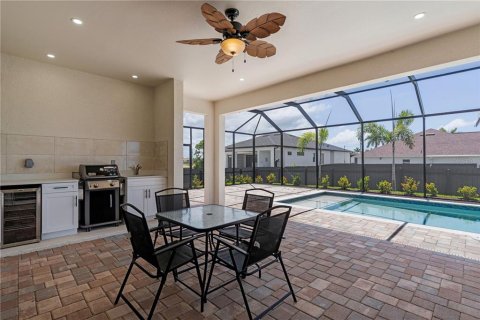 House in Cape Coral, Florida 3 bedrooms, 180.6 sq.m. № 1369754 - photo 21