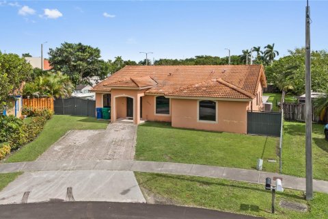 Villa ou maison à vendre à Miami, Floride: 4 chambres, 188.96 m2 № 1385700 - photo 2