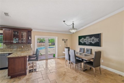 House in Miami, Florida 4 bedrooms, 188.96 sq.m. № 1385700 - photo 9