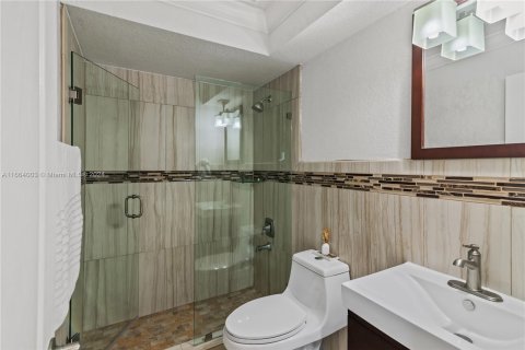 Villa ou maison à vendre à Miami, Floride: 4 chambres, 188.96 m2 № 1385700 - photo 21