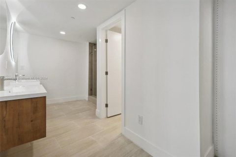 Condo in Miami Beach, Florida, 3 bedrooms  № 1385701 - photo 28