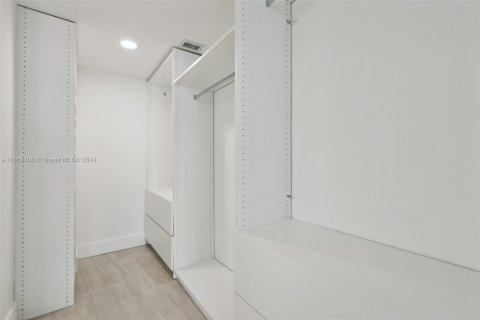 Condo in Miami Beach, Florida, 3 bedrooms  № 1385701 - photo 25