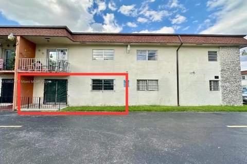 Condominio en venta en Hialeah, Florida, 1 dormitorio, 62.99 m2 № 1188185 - foto 2