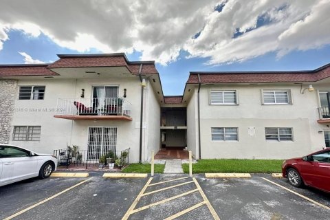 Condominio en venta en Hialeah, Florida, 1 dormitorio, 62.99 m2 № 1188185 - foto 1