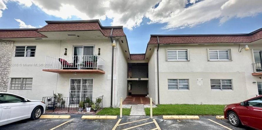 Condominio en Hialeah, Florida, 1 dormitorio  № 1188185