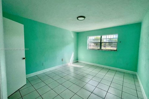 Condominio en venta en Hialeah, Florida, 1 dormitorio, 62.99 m2 № 1188185 - foto 6