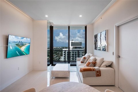 Condo in Miami, Florida, 2 bedrooms  № 1385740 - photo 2