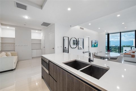 Condo in Miami, Florida, 2 bedrooms  № 1385740 - photo 3