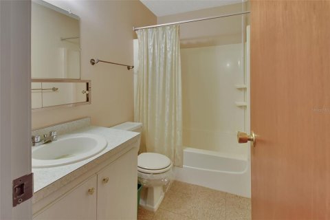 Condo in DeLand, Florida, 2 bedrooms  № 1349437 - photo 20