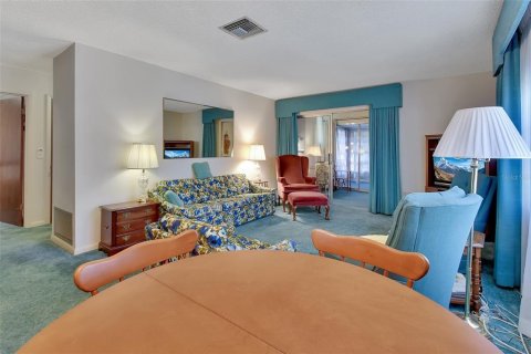 Condo in DeLand, Florida, 2 bedrooms  № 1349437 - photo 8