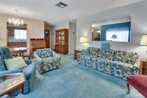 Condo in DeLand, Florida, 2 bedrooms  № 1349437 - photo 5