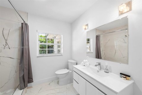 Casa en venta en Fort Lauderdale, Florida, 5 dormitorios, 216.46 m2 № 186524 - foto 16