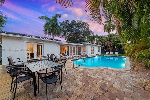 Villa ou maison à vendre à Fort Lauderdale, Floride: 5 chambres, 216.46 m2 № 186524 - photo 1