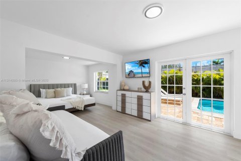 Casa en venta en Fort Lauderdale, Florida, 5 dormitorios, 216.46 m2 № 186524 - foto 14
