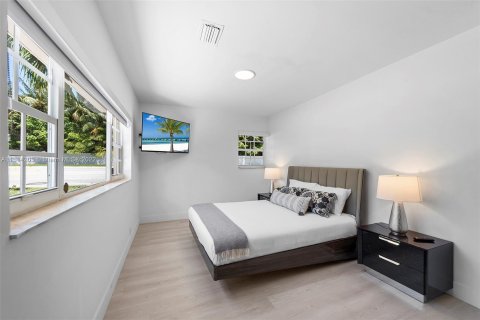 Casa en venta en Fort Lauderdale, Florida, 5 dormitorios, 216.46 m2 № 186524 - foto 17