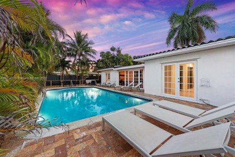 Villa ou maison à vendre à Fort Lauderdale, Floride: 5 chambres, 216.46 m2 № 186524 - photo 2