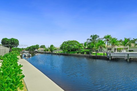 House in Fort Lauderdale, Florida 4 bedrooms, 218.97 sq.m. № 1400114 - photo 6