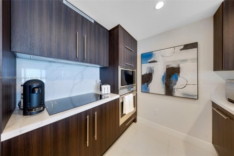 Condominio en venta en Miami, Florida, 2 dormitorios, 121.98 m2 № 1431267 - foto 2