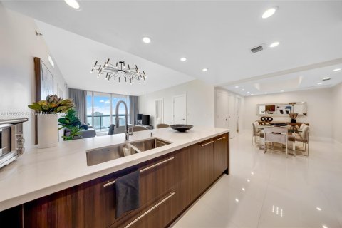 Condominio en venta en Miami, Florida, 2 dormitorios, 121.98 m2 № 1431267 - foto 1