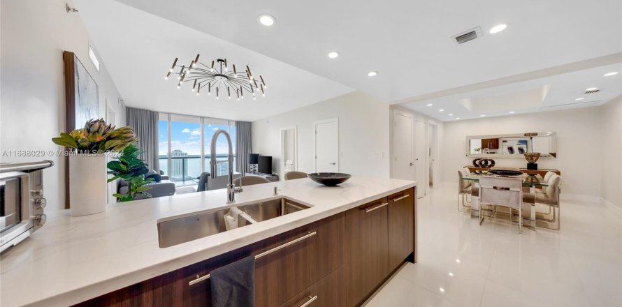 Condominio en Miami, Florida, 2 dormitorios  № 1431267