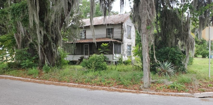 House in Crescent City, Florida 3 bedrooms, 113.71 sq.m. № 766840