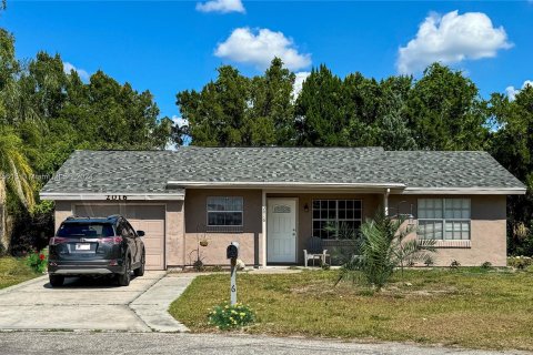 House in LaBelle, Florida 2 bedrooms № 1172004 - photo 2