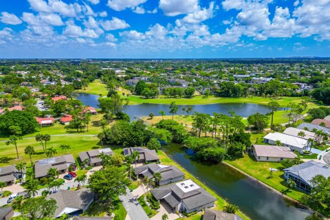 House in Tamarac, Florida 3 bedrooms, 199.37 sq.m. № 1151797 - photo 2