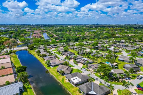 House in Tamarac, Florida 3 bedrooms, 199.37 sq.m. № 1151797 - photo 5