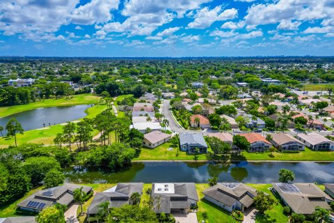 House in Tamarac, Florida 3 bedrooms, 199.37 sq.m. № 1151797 - photo 1