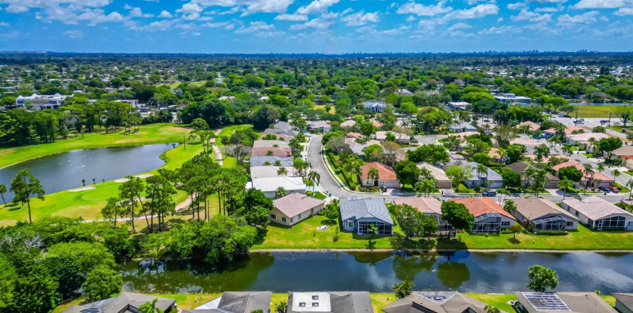 Casa en Tamarac, Florida 3 dormitorios, 199.37 m2 № 1151797