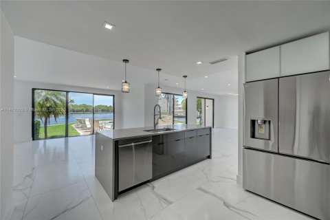 Townhouse in Fort Lauderdale, Florida 4 bedrooms, 251.86 sq.m. № 616835 - photo 11