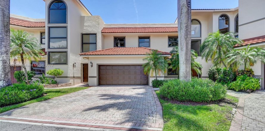 Townhouse in Fort Lauderdale, Florida 4 bedrooms, 251.86 sq.m. № 616835