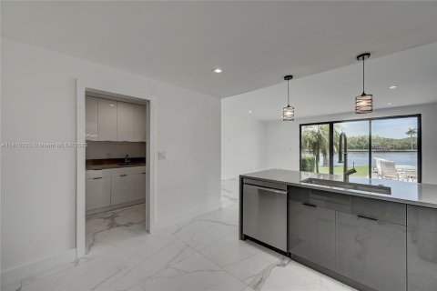 Townhouse in Fort Lauderdale, Florida 4 bedrooms, 251.86 sq.m. № 616835 - photo 27