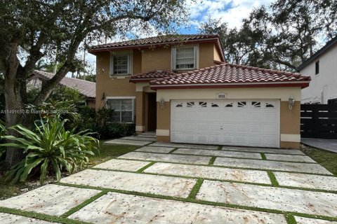 Casa en venta en Hialeah, Florida, 4 dormitorios, 183.02 m2 № 862013 - foto 2