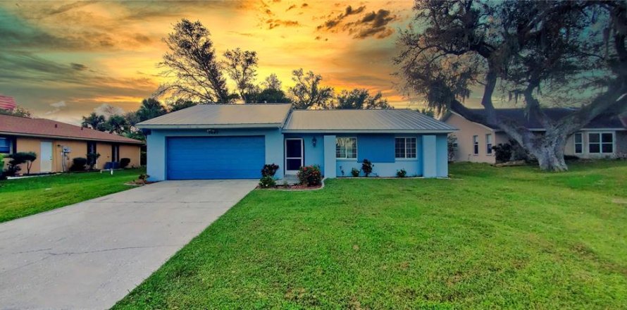 House in Port Charlotte, Florida 3 bedrooms, 130.71 sq.m. № 1425864