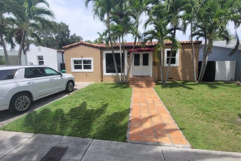 Villa ou maison à vendre à Miami, Floride: 4 chambres, 157.93 m2 № 494448 - photo 8