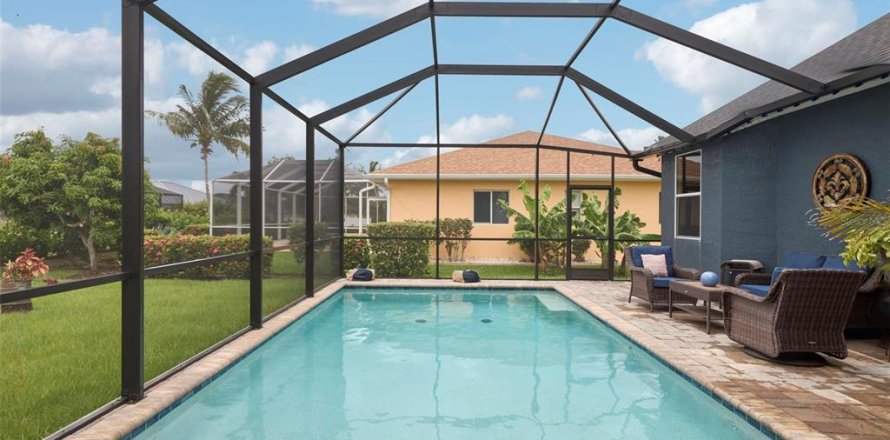 House in Cape Coral, Florida 3 bedrooms, 150.13 sq.m. № 1388723