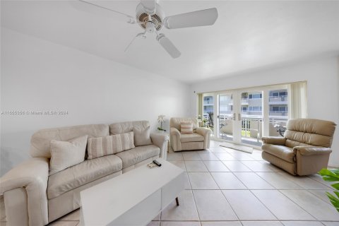 Condominio en venta en Hillsboro Beach, Florida, 2 dormitorios, 83.61 m2 № 1353864 - foto 10