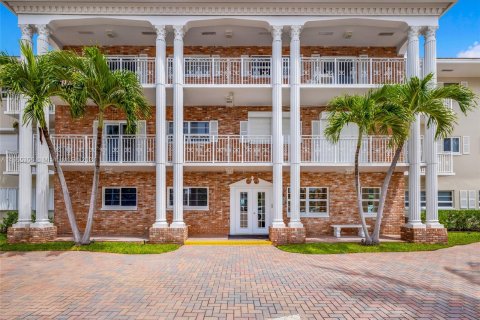 Condo in Hillsboro Beach, Florida, 2 bedrooms  № 1353864 - photo 2