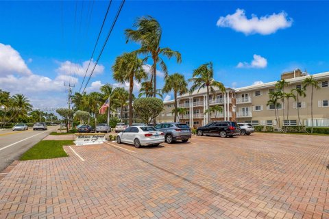 Condominio en venta en Hillsboro Beach, Florida, 2 dormitorios, 83.61 m2 № 1353864 - foto 3