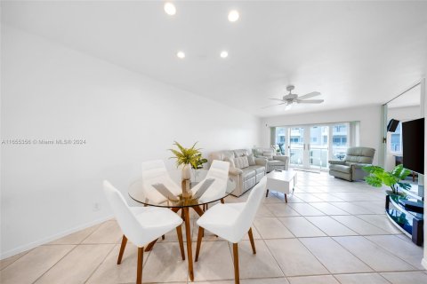 Condo in Hillsboro Beach, Florida, 2 bedrooms  № 1353864 - photo 9