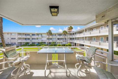 Condo in Hillsboro Beach, Florida, 2 bedrooms  № 1353864 - photo 26