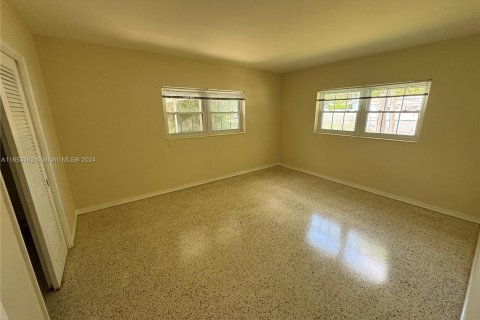 Terreno en venta en North Miami, Florida № 1353908 - foto 9