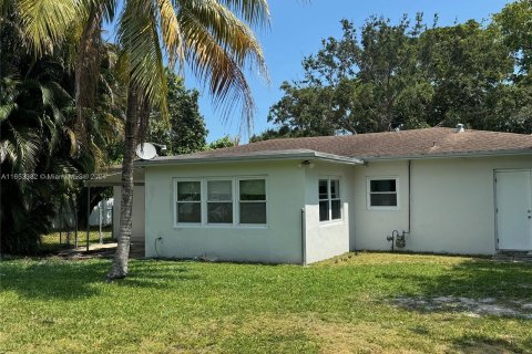 Terreno en venta en North Miami, Florida № 1353908 - foto 10