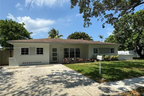 Terreno en venta en North Miami, Florida № 1353908 - foto 1