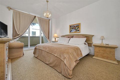 Condominio en venta en Surfside, Florida, 2 dormitorios, 139.35 m2 № 779434 - foto 16