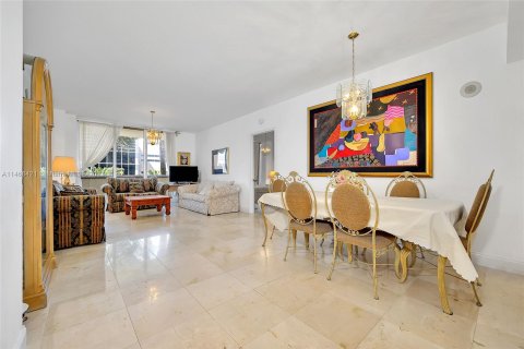 Condominio en venta en Surfside, Florida, 2 dormitorios, 139.35 m2 № 779434 - foto 3