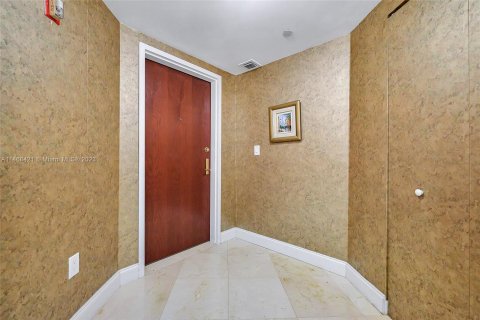 Condominio en venta en Surfside, Florida, 2 dormitorios, 139.35 m2 № 779434 - foto 1