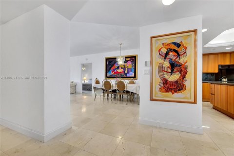 Condominio en venta en Surfside, Florida, 2 dormitorios, 139.35 m2 № 779434 - foto 2
