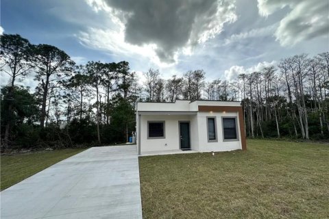 Villa ou maison à vendre à Lehigh Acres, Floride: 2 chambres, 95.88 m2 № 1283405 - photo 1